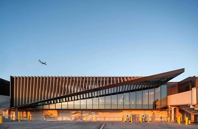 Нов терминален корпус на летище LAX е изграден от девет преместваеми модула