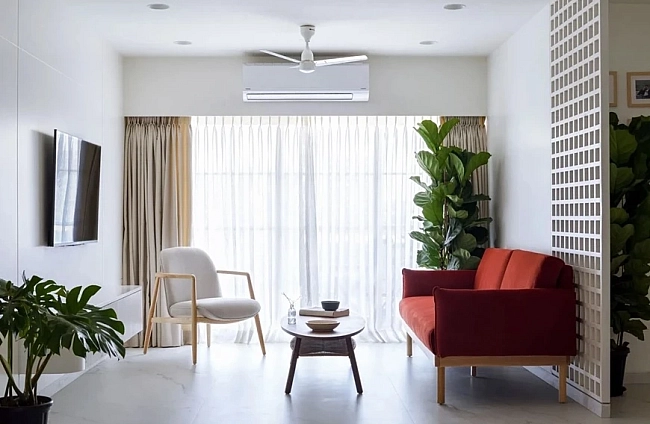 Секционен диван или комбинация от триместен и двуместен диван: Какво е най-добро за вашия хол?