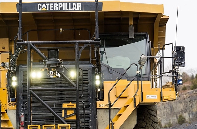 Автономни самосвали Cat 777 променят работата в кариерите