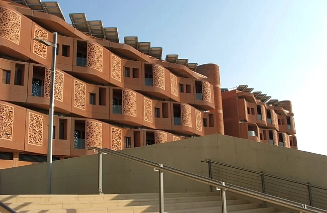 Masdar City в Абу Даби – модел за устойчиво градско развитие и бъдещето на зелените градове