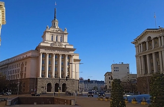 Парламентът прие на първо четене актуализация на държавния бюджет заради общинските проекти