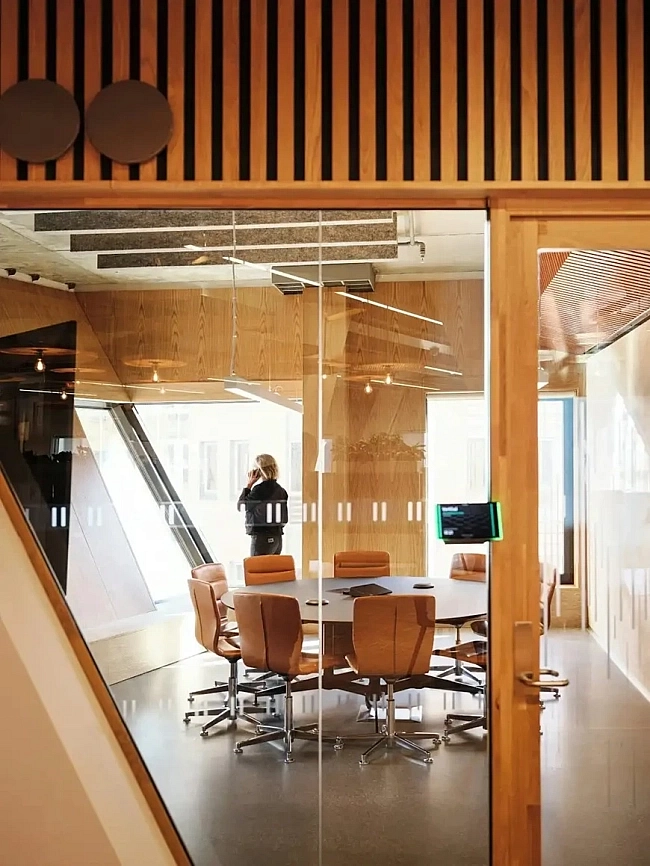 Naturally ventilated office spaces
