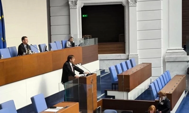 Министър Шишков: Свлачището на пътя Смолян - Пампорово е активно, строителството в комплекса е пълен хаос
