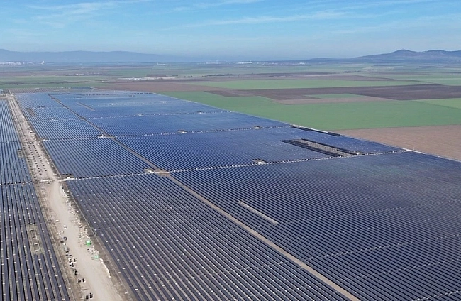 Първата фаза на Тенево Солар Технолоджи заработи с 69 MW фотоволтаици край Ямбол