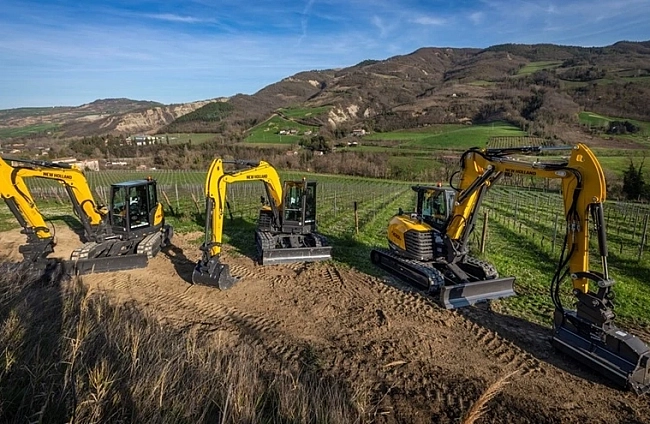 New Holland разширява портфолиото си от компактно строително оборудване с нови багери от среден клас, представени на EIMA 2024