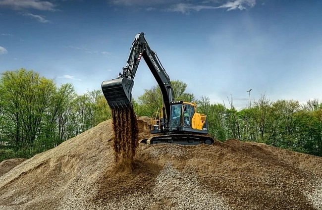 Hyundai HX230L поставя нов стандарт в 23-тонния клас верижни багери