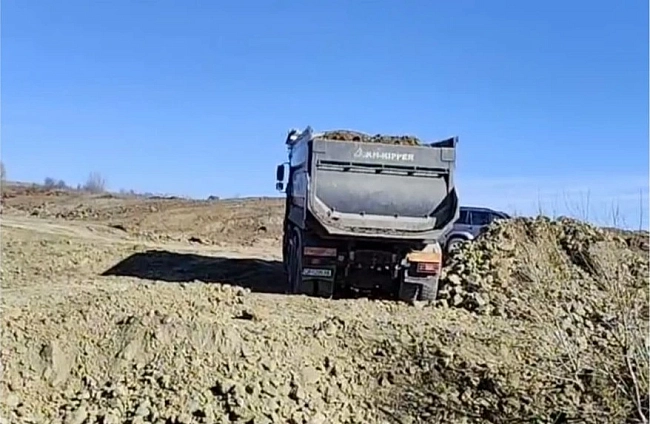 Четири акта за нарушения при проверка за незаконно изхвърляне на земни маси в с. Бистрица