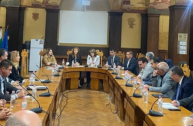 Министър Коритарова: Започва работа по процедурите за изграждането на пречиствателна станция за питейни води към яз. Ахелой