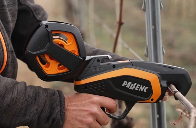 Pellenc представя новите акумулаторни връзвачки модели F3Х V25 и F3Х H35 за лозарството и овощарството