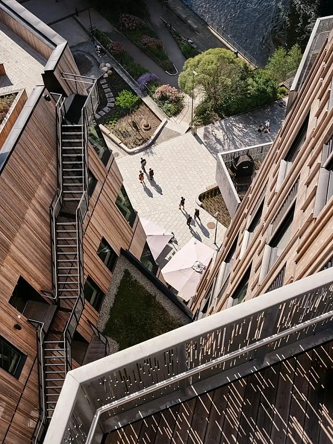 Shaping the façade