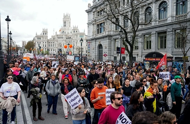 protest spain housing