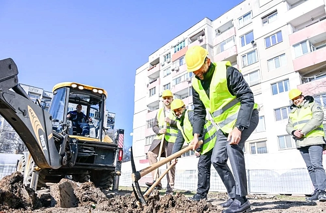 Васил Терзиев направи първа копка на нова детска градина в кв. Красна поляна