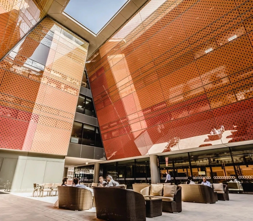 Masdar City в Абу Даби – модел за устойчиво градско развитие и бъдещето на зелените градове