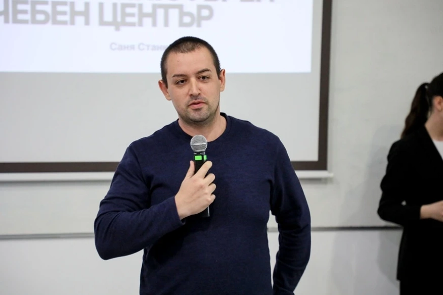 Варненски гимназисти с първа награда в националното състезание Аз мога да строя– DELECTO