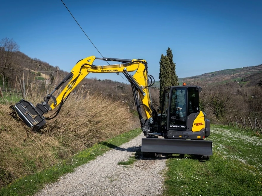 New Holland разширява портфолиото си от компактно строително оборудване с нови багери от среден клас, представени на EIMA 2024