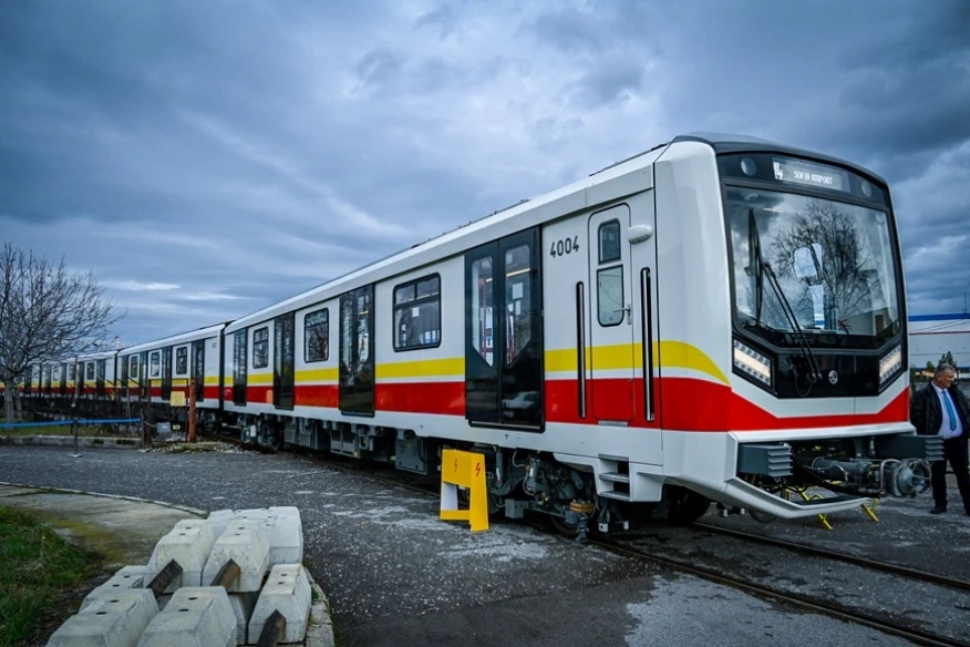 София представи първия от осемте нови метровлака Škoda: модернизация на подвижния състав до 2026 г.