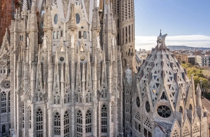 Идеята зад La Sagrada Familia: Моделът на висящата верига на Гауди