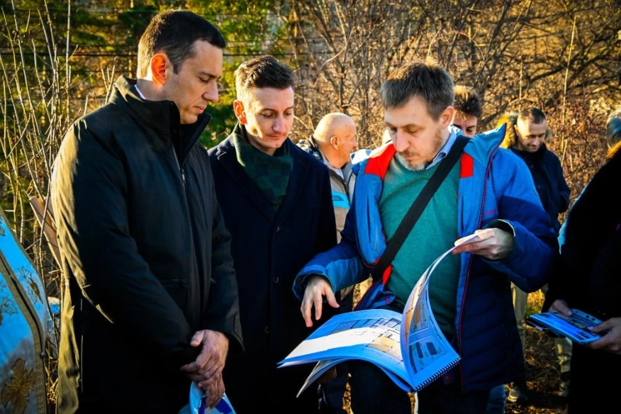Кметът Васил Терзиев направи първа копка на първата детска градина в с. Кокаляне, район Панчарево