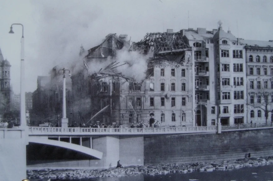 По-малко известната история на Танцуващата къща в Прага