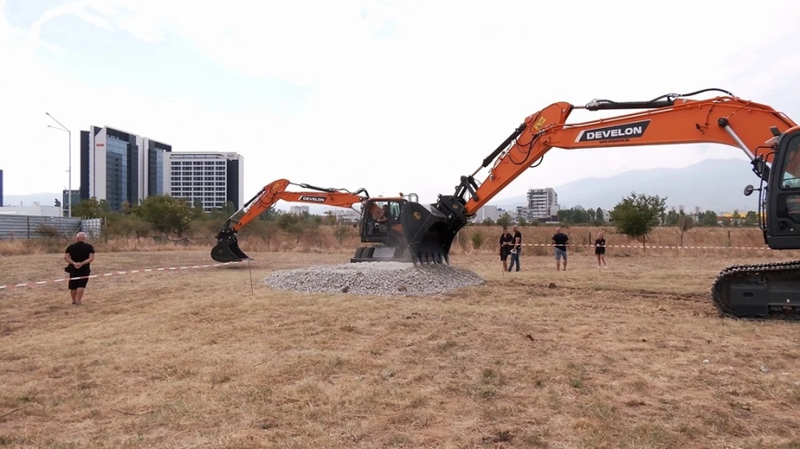 Строителната техника отблизо: Мегатрон показа машините на Bobcat, Develon и Atlas Copco