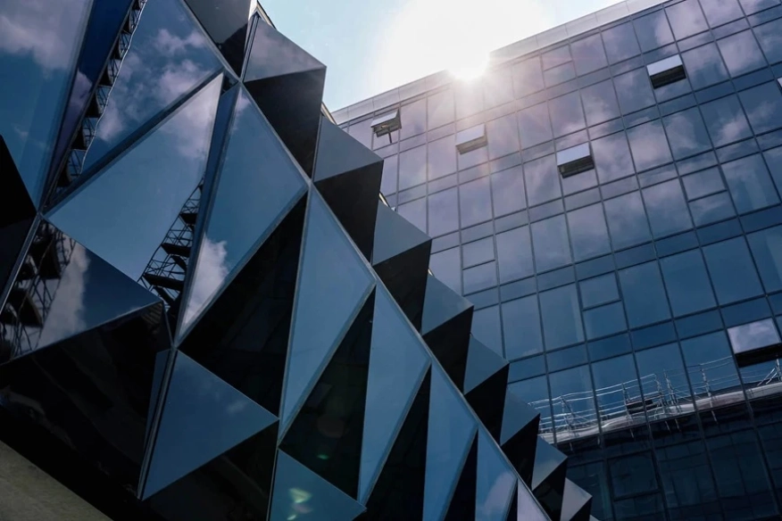 Кръгов дизайн на фасадни системи: как да проектираме за промяна, а не за подмяна