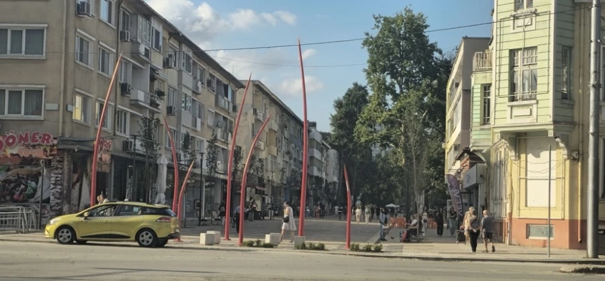 Тревите в Добрич – провокация или нова градска идентичност?