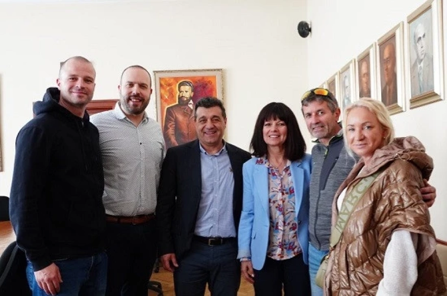 Студентите бягат с УАСГ