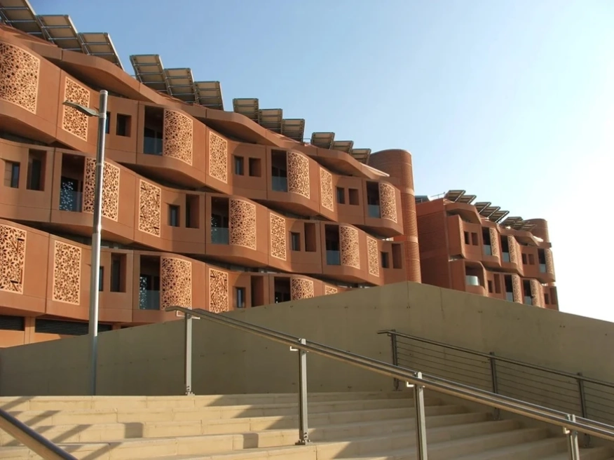 Masdar City в Абу Даби – модел за устойчиво градско развитие и бъдещето на зелените градове