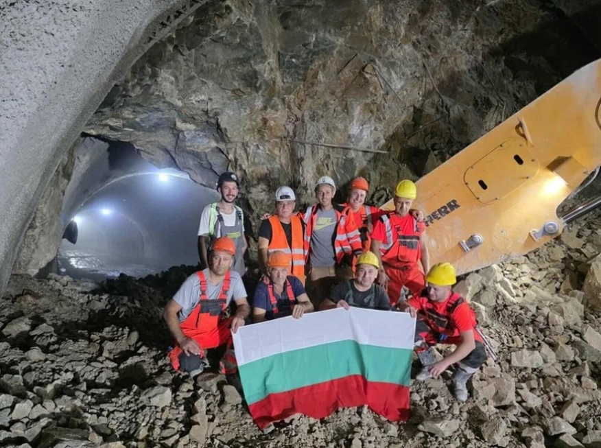 Пробит е нов железопътен тунел между Елин Пелин и Костенец