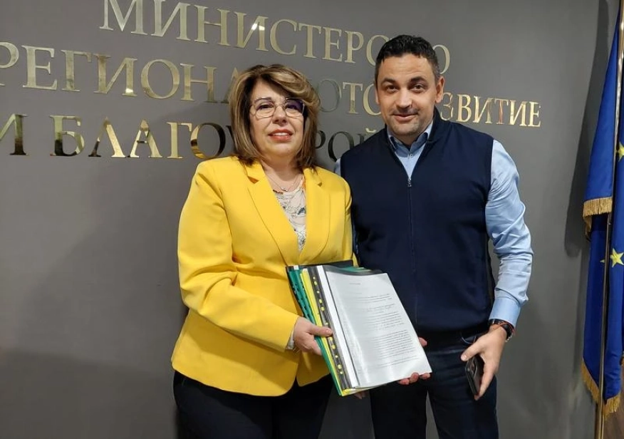 Министър Коритарова: Процесът на изплащане на средства към общините в изпълнение на Инвестиционната програма за общински проекти е необратим