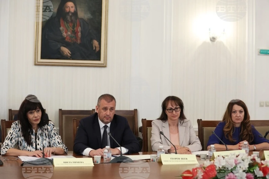 Министър Георги Пеев разпореди пълен анализ на договора с Ивкони Експрес за железопътните превози