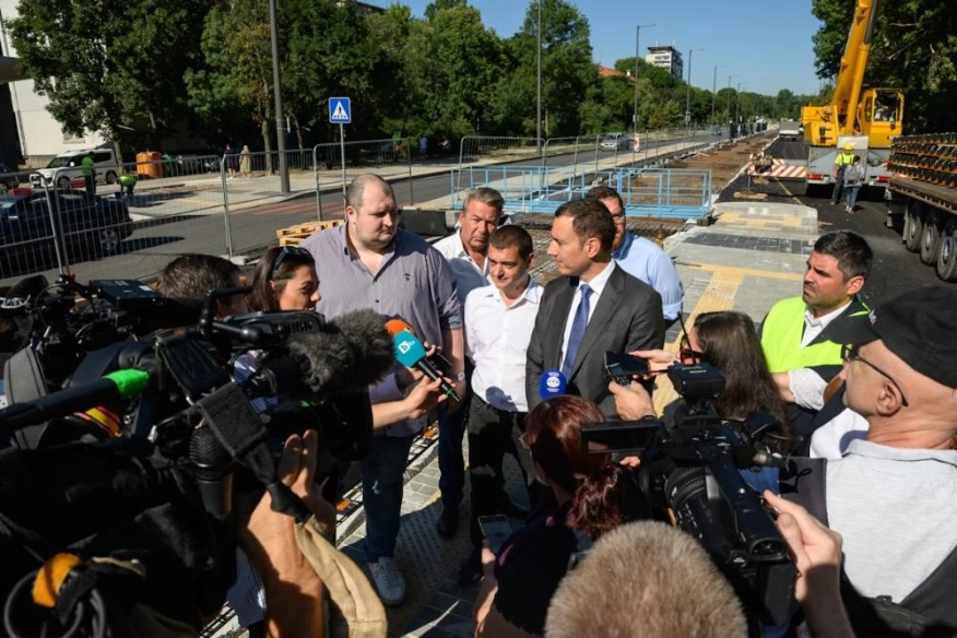Кметът Васил Терзиев провери ремонта на бул. Александър Стамболийски