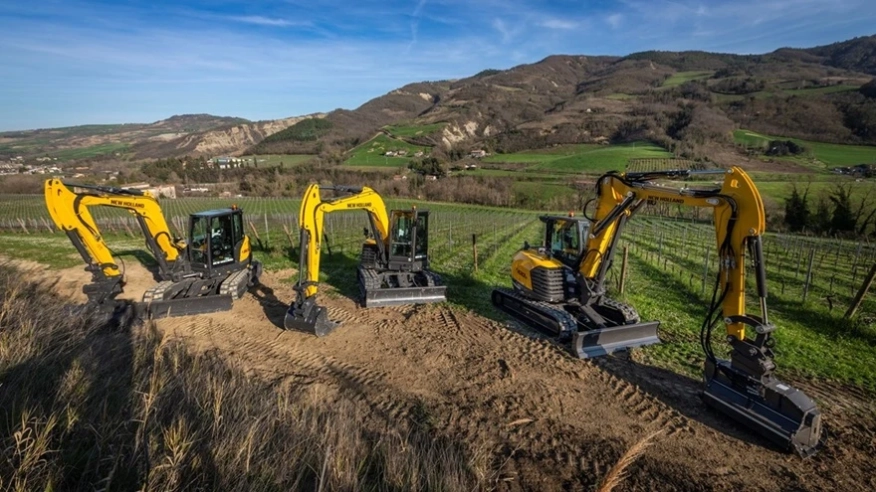 New Holland разширява портфолиото си от компактно строително оборудване с нови багери от среден клас, представени на EIMA 2024