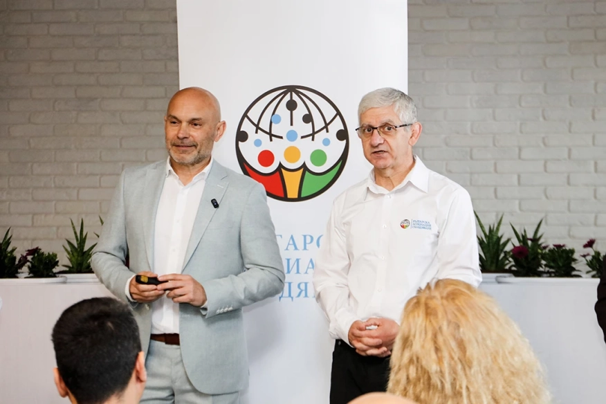 Емил Димитров, мениджър логистика в LOGISTICS 99 (вляво с председателя на Българската асоциация по снабдяване Арно Куюмджиян