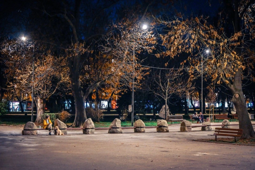 Приключи основният етап от подмяната на алейното осветление в парк Заимов в София