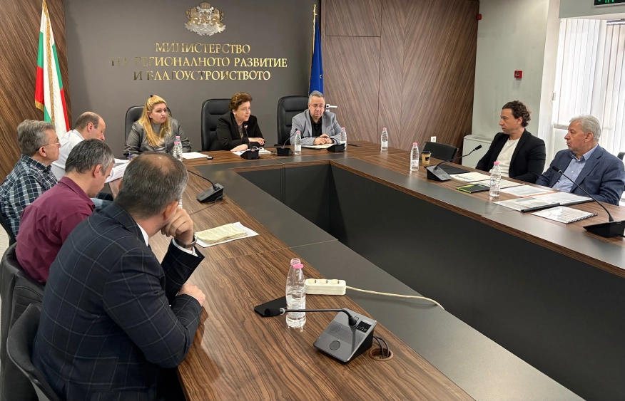Подменят и модернизират старите асансьори при санирането на блоковете