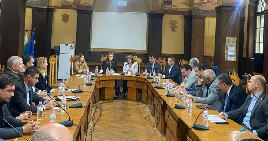 Министър Коритарова: Започва работа по процедурите за изграждането на пречиствателна станция за питейни води към яз. Ахелой
