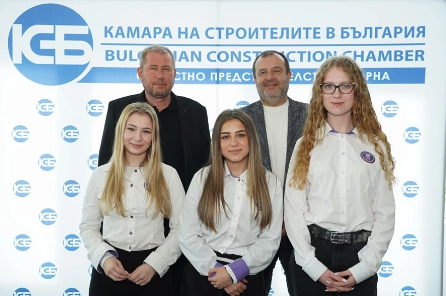 Варненски гимназисти с първа награда в националното състезание Аз мога да строя– DELECTO