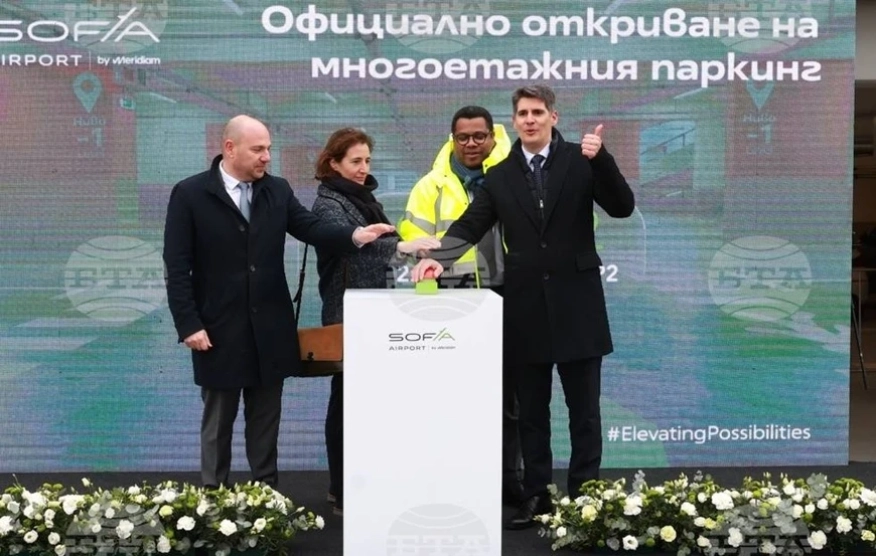 Обновеният многоетажен паркинг на летище Васил Левски – София вече отвори врати