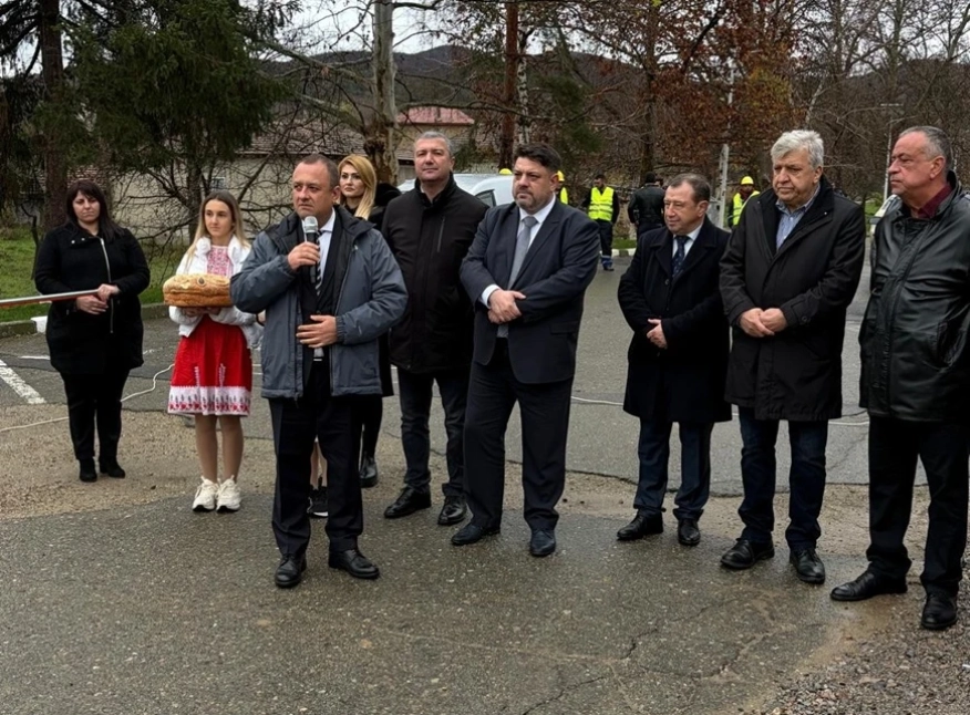 Обновена водопроводна мрежа в село Едрево бе открита от министъра на регионалното развитие