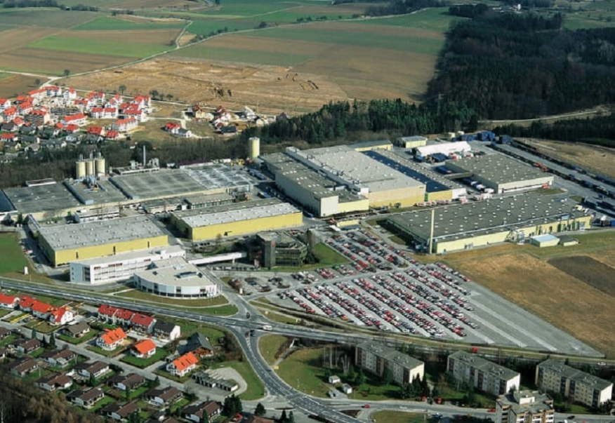 Мебелното производство на Vierhaus в Рееc, Германия, приключва през 2027 г.