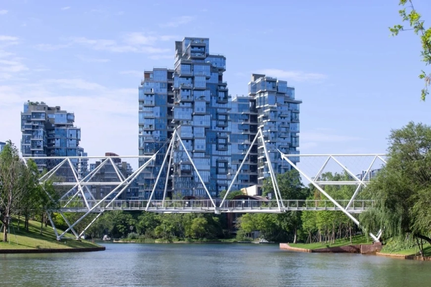 Осем стъклени моста, които превръщат инфраструктурата в преживяване