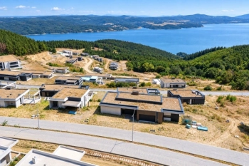 Апартаменти в OKOL Lake Park – втори дом близо до София с професионално управление