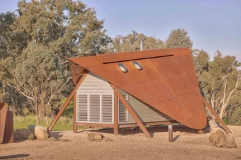 Стоманени A-frame къщи устояват на суров климат