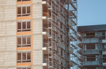 Българският жилищен пазар преди еврото: цени с двуцифрен растеж и активно строителство