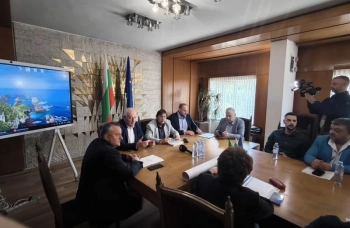 Министър Шишков в Смолян: Спешни мерки и бързо възстановяване на пътя за Пампорово след свлачището