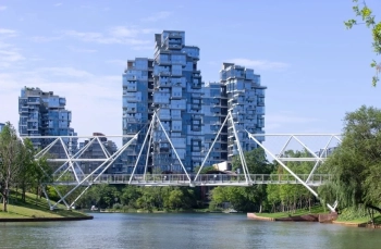 Осем стъклени моста, които превръщат инфраструктурата в преживяване